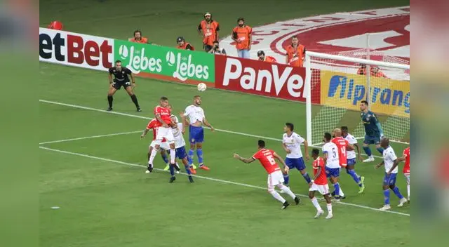 Guerrero anota el tercero para el Inter