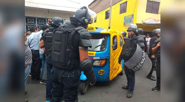 Las mototaxis informales habían creado un paradero ilegal en medio una cuadra de Surco Las mototaxis informales habían creado un paradero ilegal en medio una cuadra de Surco