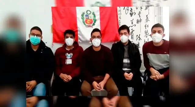 Grupo de estudiantes peruanos en China Grupo de estudiantes peruanos en China