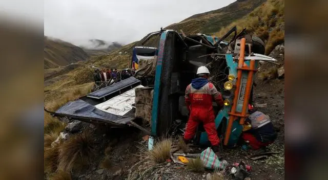 Accidente en Bolivia deja al menos 15 muertos Accidente en Bolivia deja al menos 15 muertos
