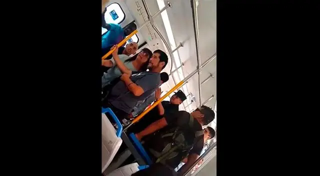 “¿Por qué vas a maltratar así al perro?”, increpó el pasajero a la mujer