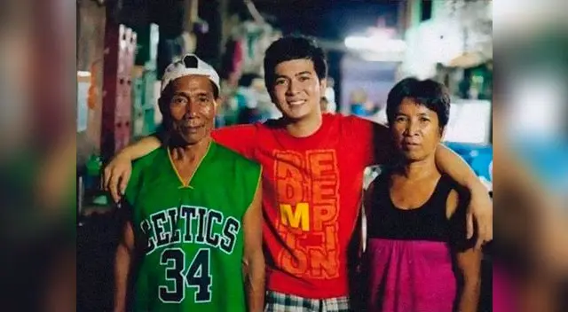 Jayvee con sus padres, siempre orgulloso de ellos Jayvee con sus padres, siempre orgulloso de ellos