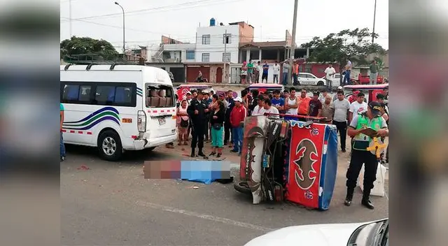 El cadáver y el mototaxi volcado en la pista El cadáver y el mototaxi volcado en la pista