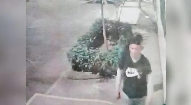 Pedófilo y detrás de él iba el niño Pedófilo y detrás de él iba el niño