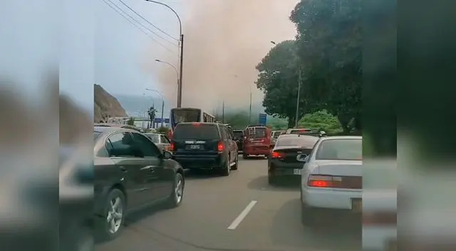 Incendio forestal en la bajada Armendáriz en Miraflores Incendio forestal en la bajada Armendáriz en Miraflores