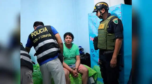 Se le encontró en su despacho 40 dólares y 20 mil soles en efectivo