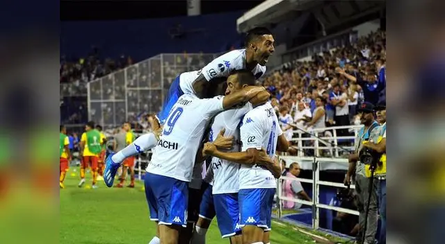 Luis Abram festejó con su compañeros el triunfo de Vélez Sarsfield