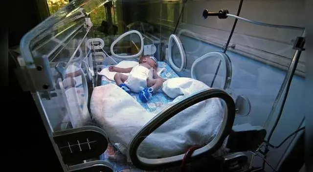 Los doctores señalan que los bebés pudieron contraer el coronavirus a través del útero materno.