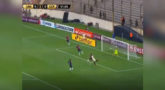 Jonathan Dos Santos aprovechó un gran centro desde el costado izquierdo