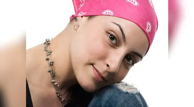 Evita labiales de larga duración, maquillaje mate, quitaesmaltes con acetona y tintes.