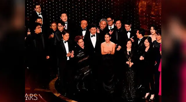 Oscar 2020: Apagan las luces al elenco de “Parasite” y el público gritó para que las prendan nuevamente Oscar 2020: Apagan las luces al elenco de “Parasite” y el público gritó para que las prendan nuevamente