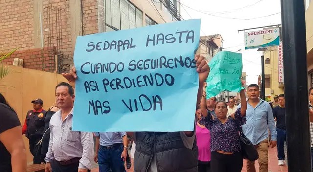 Pobladores protestan contra Sedapal en Lurín Pobladores protestan contra Sedapal en Lurín