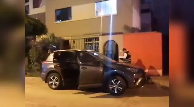 Balas cayeron en auto y paredes de la vivienda del atacado