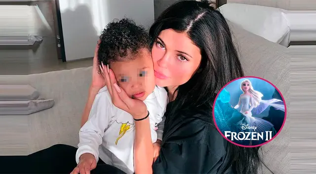 A Stormi le gusta prestar atención.