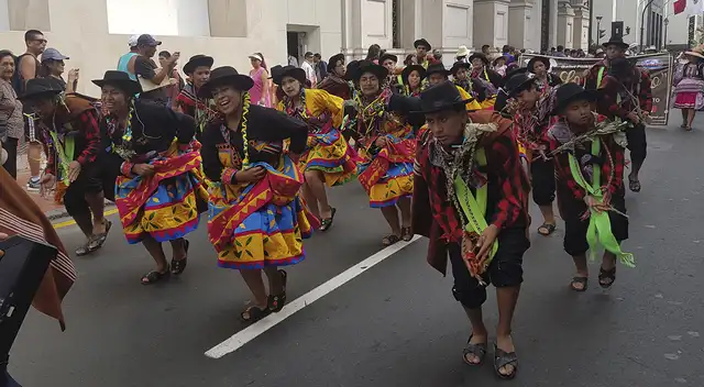 Asociación peruana realizó ‘Gran Pasacalle Mundial del Folklore’