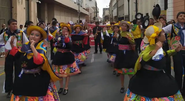 Asociación peruana realizó ‘Gran Pasacalle Mundial del Folklore’