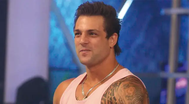 Hace unas semanas, Rodrigo González puso al descubierto el exceso de bótox del modelo. A pesar de ello, Nicola Porcella negó el hecho y dijo que solo “era el filtro”.