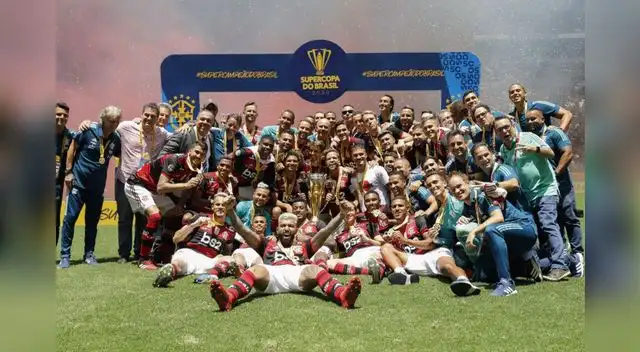 El festejo  efusivo de la plantilla del Flamengo tras alcanzar título