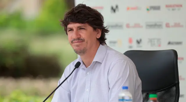 Jean Ferrari dejó el cargo de dirigente en Universitario de Deportes. Jean Ferrari dejó el cargo de dirigente en Universitario de Deportes.