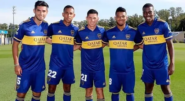 Carlos Zambrano comparte con sus compañeros. Carlos Zambrano comparte con sus compañeros.