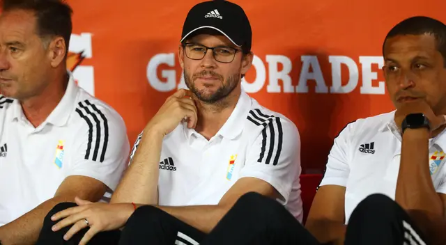 Presencia de Manuel Barreto en el banco de Sporting Cristal es cuestionado por los hinchas