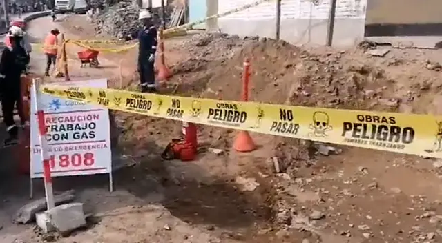 Personal de Cálidda atendiendo la fuga de gas Personal de Cálidda atendiendo la fuga de gas