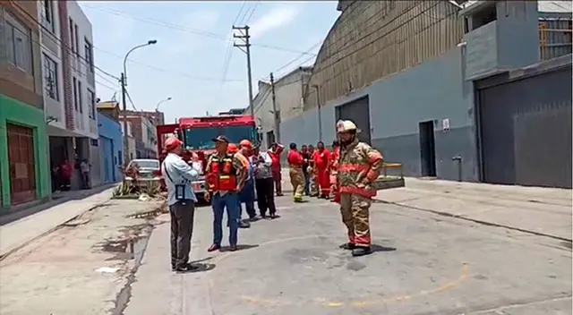 Al lugar han llegado más de 7 unidades de bomberos Al lugar han llegado más de 7 unidades de bomberos