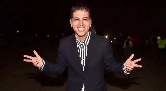 John Kelvin asegura estar separado, pero vive al lado de su esposa.