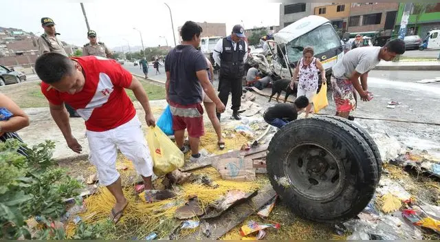 Accidente dejó dos fallecidos y seis heridos. Un menor de edad entre las víctimas mortales. Foto: El Comercio. Accidente dejó dos fallecidos y seis heridos. Un menor de edad entre las víctimas mortales. Foto: El Comercio.