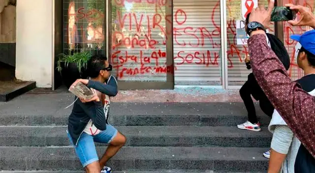 Manifestantes aseguran que existe escasez de medicinas en el IMSS. Manifestantes aseguran que existe escasez de medicinas en el IMSS.