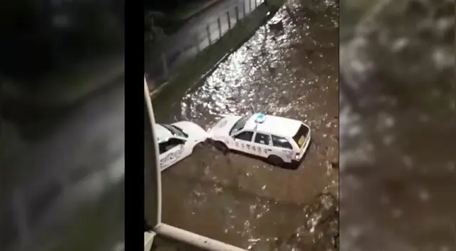 Cientos de damnificados vienen siendo ayudados por miembros de la PNP Cientos de damnificados vienen siendo ayudados por miembros de la PNP