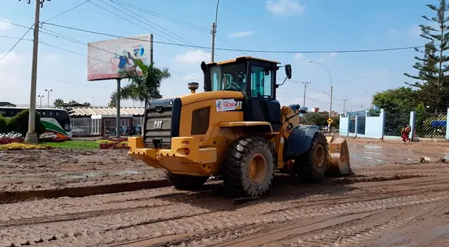 Huaico en Tacna - Gobierno Regional de Tacna realiza limpieza tras huaico.