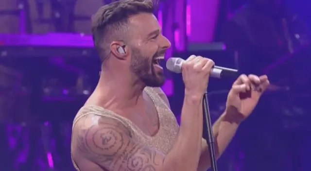 A horas de su presentación en el Festival, Ricky Martin dio una conferencia de prensa en la cual se refirió a la revuelta popular