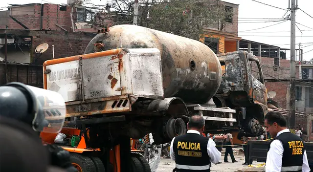 La tragedia de Villa El Salvador ha dejado hasta el momento 30 personas fallecidas La tragedia de Villa El Salvador ha dejado hasta el momento 30 personas fallecidas