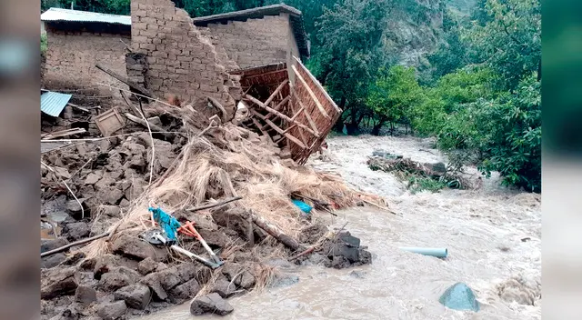 El aluvión inició en la cuenca del río Salkantay a las 4:30 pm aproximadamente este útlimo domingo y las autoridades estiman que unas 2500 personas habrían quedado damnificados.
