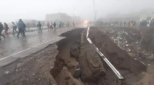 Al menos 40 metros de vía se desprendieron en el sector de Ciudad Municipal, en Arequipa Al menos 40 metros de vía se desprendieron en el sector de Ciudad Municipal, en Arequipa