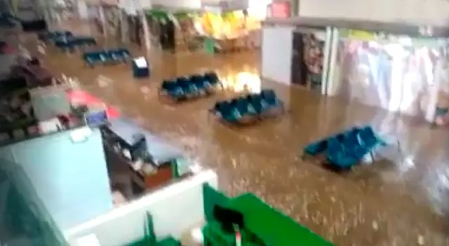 Fuertes lluvias inundan el terrapuerto de Arequipa