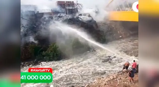 Incendio en Avenida Universitaria cruce con Morales Duárez Incendio en Avenida Universitaria cruce con Morales Duárez