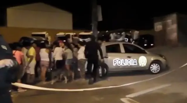 Policía en el lugar de la balacera.