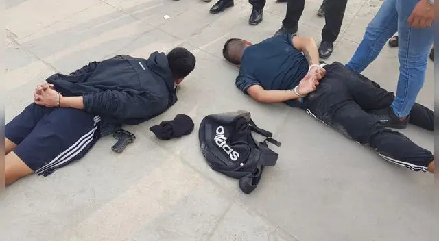 Delincuentes pretendían robar a transeúnte fuera del banco en Independencia