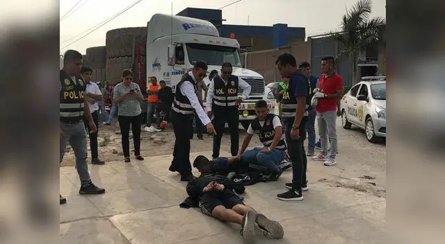 Delincuentes pretendían robar a transeúnte fuera del banco en Independencia