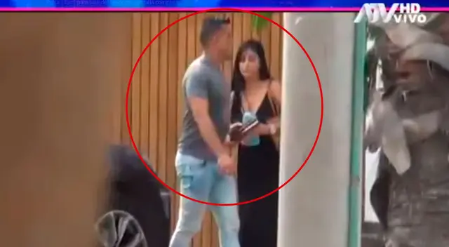 La pareja de cantantes se mostraron muy nerviosos cuando notaron las cámaras de ATV.
