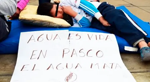 Niños viven un infierno en Pasco por el agua contaminada. Niños viven un infierno en Pasco por el agua contaminada.