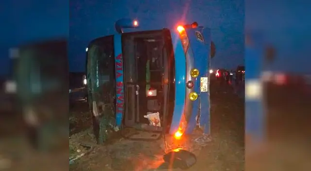 Bus volcado en Panamericana Norte.