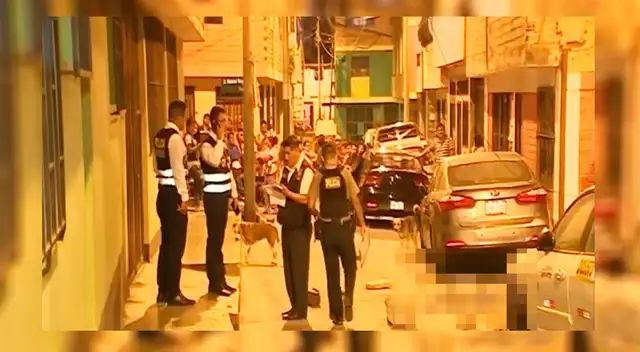 Autoridades investigando el crimen.