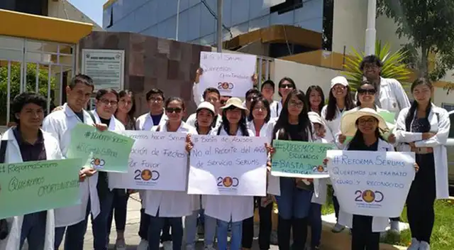 Ello tras la muerte de jóvenes médicos en zonas alejadas al acudir a realizar sus labores.