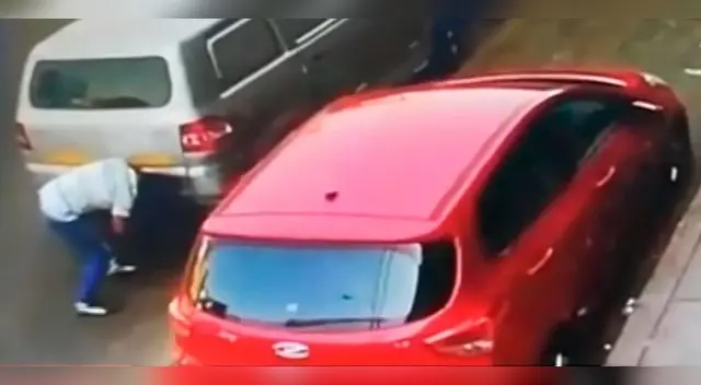 Ladrón aprovecha un descuido de su víctima para llevarse toda su mercadería. Ladrón aprovecha un descuido de su víctima para llevarse toda su mercadería.