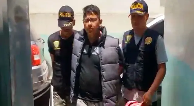 Delincuente custodiado por policías.