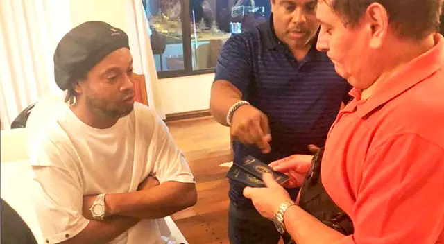 Momento de la intervención a Ronaldinho.