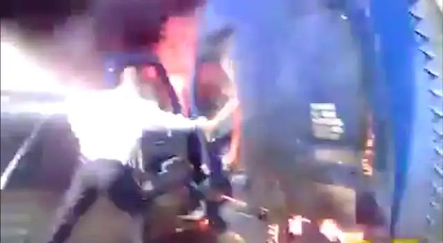 Camionero estuvo a solo escasos segundos de perder la vida si no fuera por estos valientes policías.